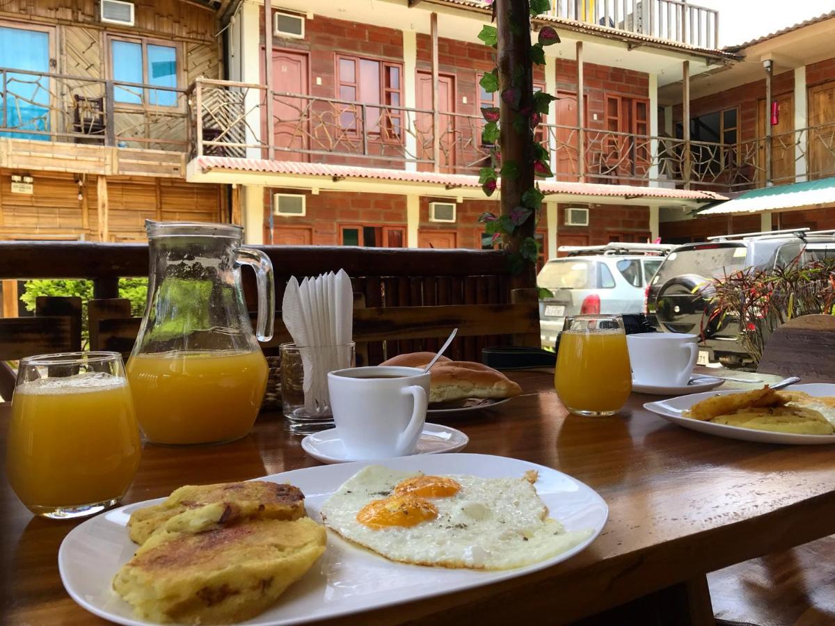 מונטניטה Hostal Tierra Y Mar מראה חיצוני תמונה